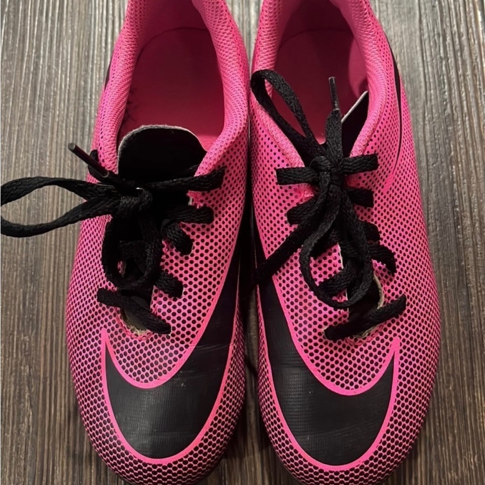 Pink + Black Nike Youth 1.5 Soccer Cleats